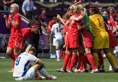 Les Bleues abattues après le coup de massue reçue dans les arrêts de jeu (photo E Baledent/LMP)