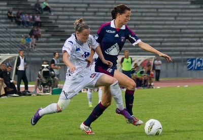 Gwenaëlle Butel et Lotta Schelin au duel, Juvisy et OL joueront aussi la Ligue des Champions cette saison (photo W Morice)