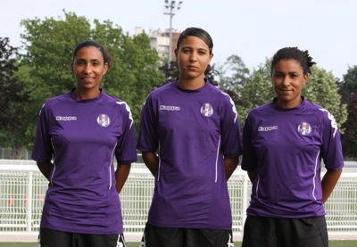 Lilas Traïkia entourée des deux soeurs Kramo, Marie-Ange et Marie-Joëlle (photo P Charbit)