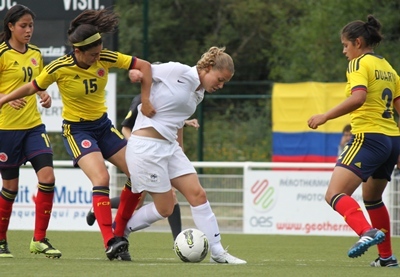 Léa Declercq accrochée par Maria Jaramillo (photo S Duret)