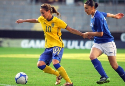 Asllani à gauche évoluera prochain sous les couleurs du PSG (photo : Fredrik Hasselgren)