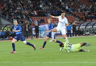 L'Allemande Inka Grings a trouvé la faille dans les arrêts de jeu (photo frauenfussballmagazin) L'Allemande Inka Grings a trouvé la faille dans les arrêts de jeu (photo frauenfussballmagazin)