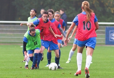 Machart, Traïkia, Plaza, Butel, Schepers et Hamraoui de dos, large revue d'effectif à Clairefontaine (photo W Morice/LMP)