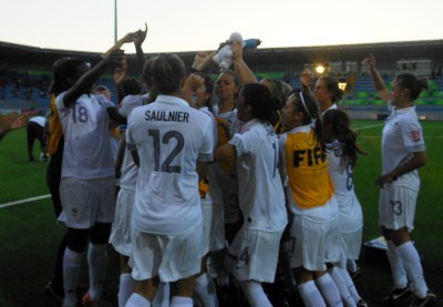 Le groupe à la fête après leur victoire contre la Gambie Le groupe à la fête après leur victoire contre la Gambie