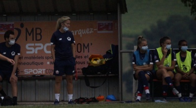 La coach lilloise et les remplaçantes ce jeudi en match amical (photo Sébastien Duret) La coach lilloise et les remplaçantes ce jeudi en match amical (photo Sébastien Duret)