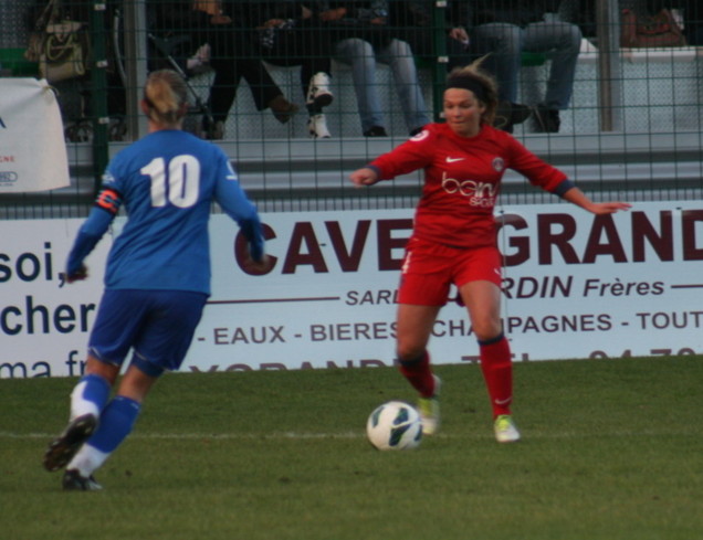Caroline Dolo, de dos, et Marianne Amaro Caroline Dolo, de dos, et Marianne Amaro