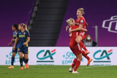 Simon a relancé son équipe pour la fin de match (photo UEFA.com) Simon a relancé son équipe pour la fin de match (photo UEFA.com)