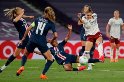 Mead égalisé avant le repos (photo UEFA.com) Mead égalisé avant le repos (photo UEFA.com)