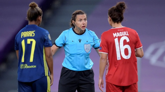 Cinq avertissements distribués par Kateryna Monzul dans un match engagé Cinq avertissements distribués par Kateryna Monzul dans un match engagé