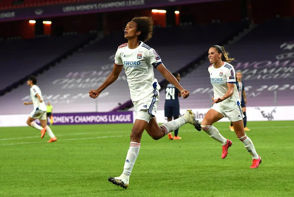 Wendie Renard a encore fait valoir son jeu de tête (photo UEFA.com)