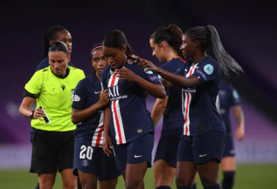 Geyoro exclue par l'arbitre russe (photo UEFA.com)