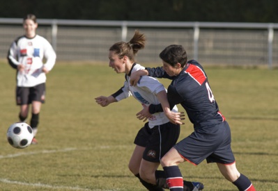 Thiney avec Juvisy face au PSG en 2009 Thiney avec Juvisy face au PSG en 2009