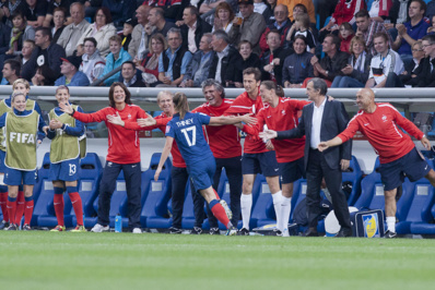 Thiney, buteuse en 2011 face au Canada (photo Eric Baledent) Thiney, buteuse en 2011 face au Canada (photo Eric Baledent)