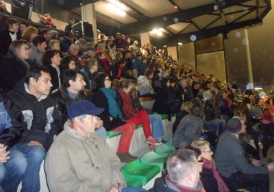 Les tribunes combles de Vitré