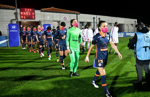 Les Montpelliéraines comme tous les clubs sont entrées sur les terrains de D1 pour alerter sur les tests COVID (photo RDH/MHSC)