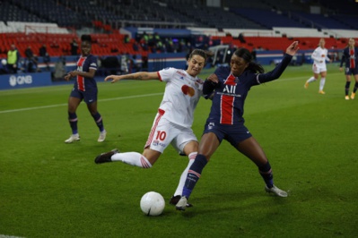 Marozsan contrée par Geyoro qui fait un bon retour (photo PSG) Marozsan contrée par Geyoro qui fait un bon retour (photo PSG)