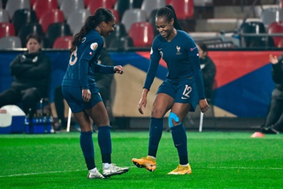 Geyoro et Katoto fêtent le second but tricolore (photo FFF) Geyoro et Katoto fêtent le second but tricolore (photo FFF)