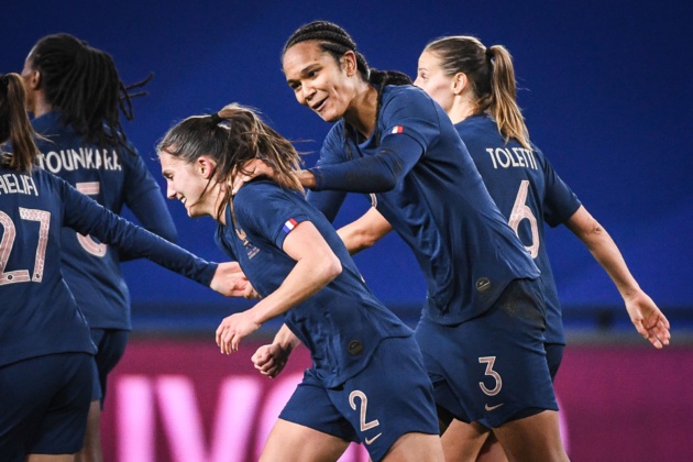Avec 28 buts, Wendie Renard est la 10e buteuse de l'histoire des Bleues Avec 28 buts, Wendie Renard est la 10e buteuse de l'histoire des Bleues