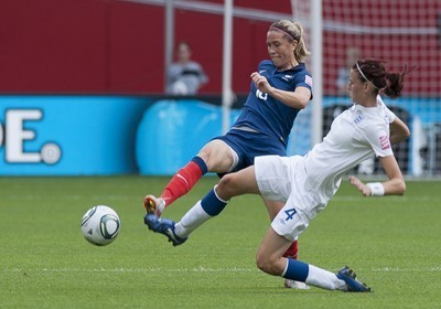Après l'Allemagne en 2011, Camille Abily et les Bleues veulent vivre une nouvelle Coupe du monde (Photo : Eric Baledent) Après l'Allemagne en 2011, Camille Abily et les Bleues veulent vivre une nouvelle Coupe du monde (Photo : Eric Baledent)