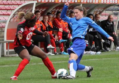 Julie Berger, à droite, espère devant le Guingamp de Ngono Mani en fin de saison (photo Christophe Gautier)