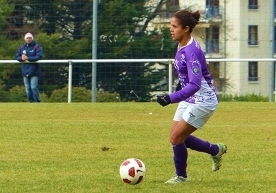 Pour Laurence Meslien, passée par Saint-Etienne, ce quart aura une saveur particulière (crédit : Claixfootféminin) Pour Laurence Meslien, passée par Saint-Etienne, ce quart aura une saveur particulière (crédit : Claixfootféminin)