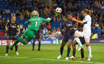 Envolée de Kiedrzynek (photo UEFA.com) Envolée de Kiedrzynek (photo UEFA.com)