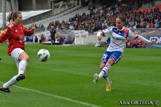 D1 - Eugénie LE SOMMER (OL) s'offre un quintuplé face au FF ISSY pour son anniversaire