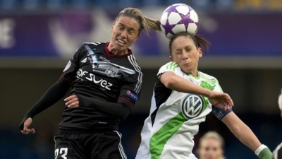 Camille Abily a eu plusieurs occasions pour ouvrir le score mais a dû céder sa place à Eugénie Le Sommer à la 67e minute Camille Abily a eu plusieurs occasions pour ouvrir le score mais a dû céder sa place à Eugénie Le Sommer à la 67e minute