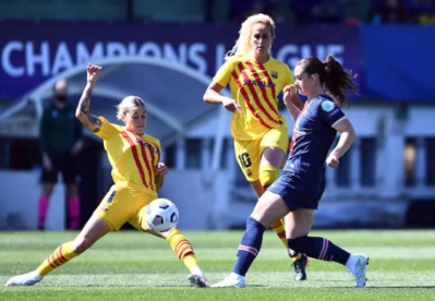 Däbritz en action face au milieu barcelonais (photo UEFA.com) Däbritz en action face au milieu barcelonais (photo UEFA.com)