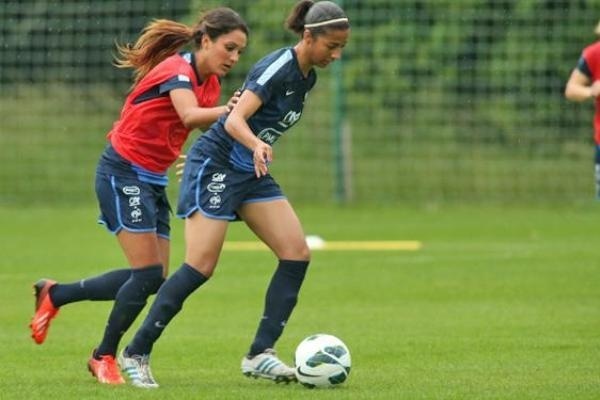 Aude Moreau avec Louisa Necib (photo FFF.fr)