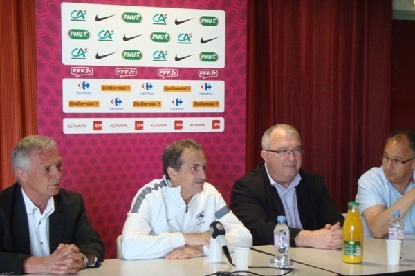 BLEUES - Un sélectionneur français confiant dans les chances de son équipe durant cet Euro suédois BLEUES - Un sélectionneur français confiant dans les chances de son équipe durant cet Euro suédois