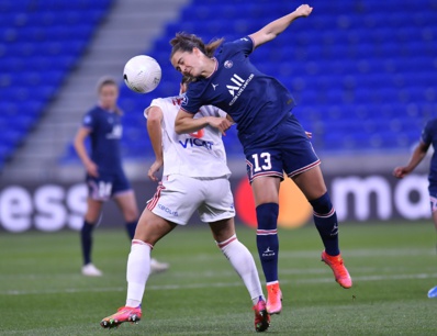 Däbritz passe sa tête (photo PSG) Däbritz passe sa tête (photo PSG)