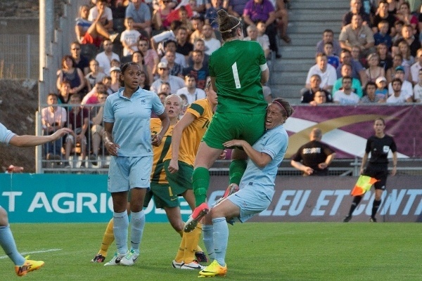 Face à des gardiennes bondissantes, les Bleues ont pris une gifle (photo Eric Baledent/LMP)