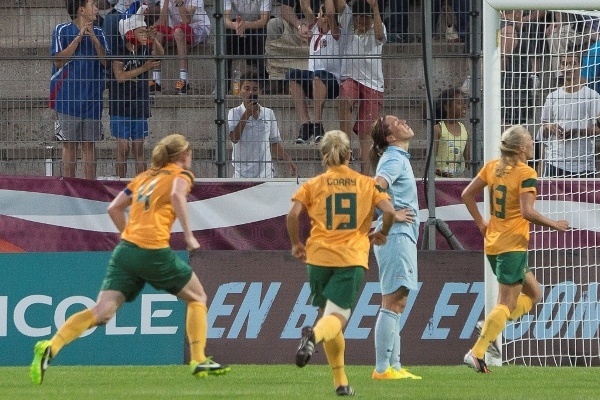 Camille Abily après son penalty manqué (photo E Baledent/LMP)