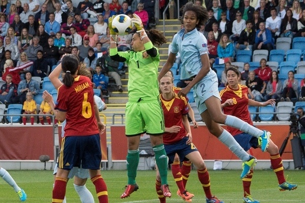 Wendie Renard a donné de l'air aux Bleues (Photos : Eric Baledent)