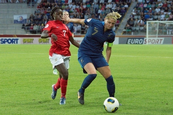 Corine Franco a porté le brassard de capitaine pendant toute la seconde période (Photo : Eric Baledent) Corine Franco a porté le brassard de capitaine pendant toute la seconde période (Photo : Eric Baledent)