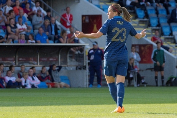 Tout comme ses partenaires, Camille Abily a tenté sans succès (photo : Eric Baledent)