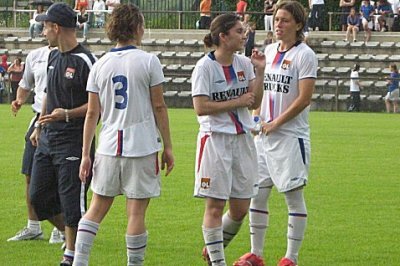 Bruet (de dos), Perrot et Abily Bruet (de dos), Perrot et Abily