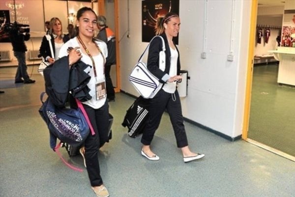 Amel Majri (à gauche) en compagnie de Camille Abily. (Photo : UEFA)