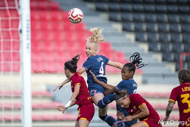 Le coup de tête de Paulina Dudek n'a pas suffi pour s'imposer Le coup de tête de Paulina Dudek n'a pas suffi pour s'imposer