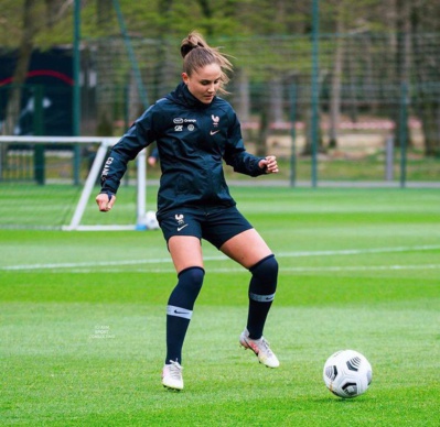 Océane Deslandes avec les Bleues (photo FFF) Océane Deslandes avec les Bleues (photo FFF)