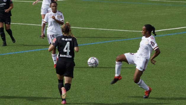 Cardia lors de la rencontre face à Frankfurt Cardia lors de la rencontre face à Frankfurt