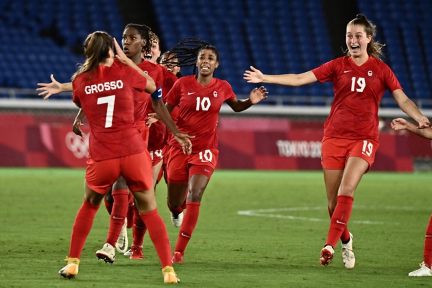 Grosso fécilitée par les Parisiennes Buchanan et Huitema (twitter PSG) Grosso fécilitée par les Parisiennes Buchanan et Huitema (twitter PSG)