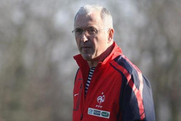 18 joueuses issues de trois clubs ont été retenues par le nouveau coach des Bleues 18 joueuses issues de trois clubs ont été retenues par le nouveau coach des Bleues