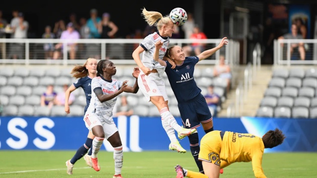 Lea Schüller donne l'avantage au Bayern sur cette tête avant la pause (photo FCB) Lea Schüller donne l'avantage au Bayern sur cette tête avant la pause (photo FCB)