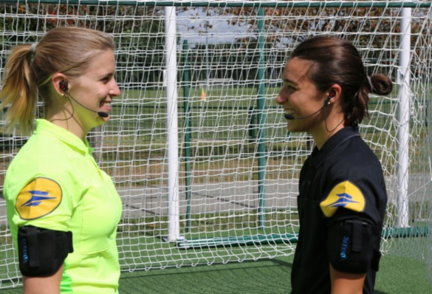 Les oreillettes avaient fait leur apparition il y a un an pour les arbitres du championnat (photo DR)