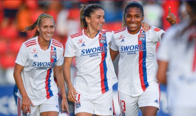 Macário à droite a inscrit le second but (photo OL) Macário à droite a inscrit le second but (photo OL)