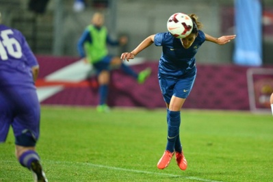 Necib, sur le côté droit, a apporté sa patte mais aussi buteuse sur cette action Necib, sur le côté droit, a apporté sa patte mais aussi buteuse sur cette action