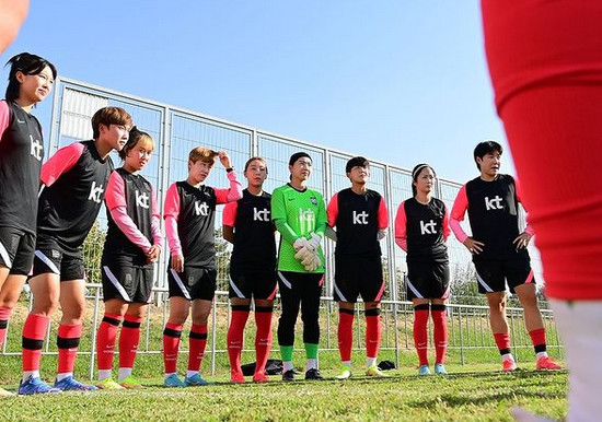 Les Sud-Coréennes se préparent à Tashkent pour débuter les qualifications asiatiques (photo KFA)