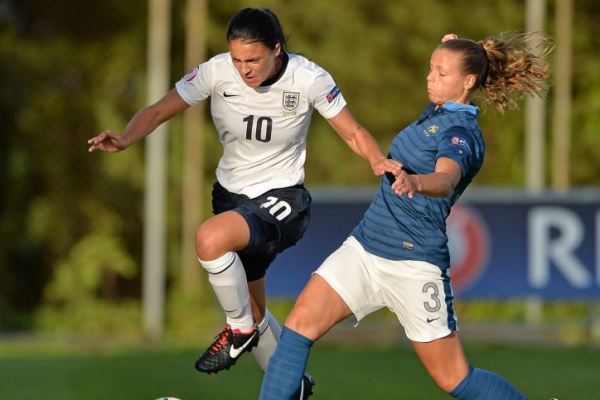 Marine Dafeur à droite lors d'Angleterre - France U19 (photo UEFA)